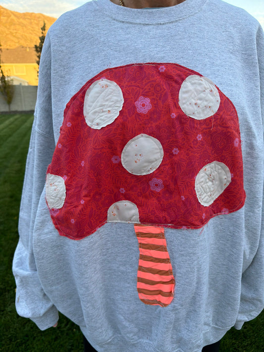 Mushroom crewneck! Size xl!