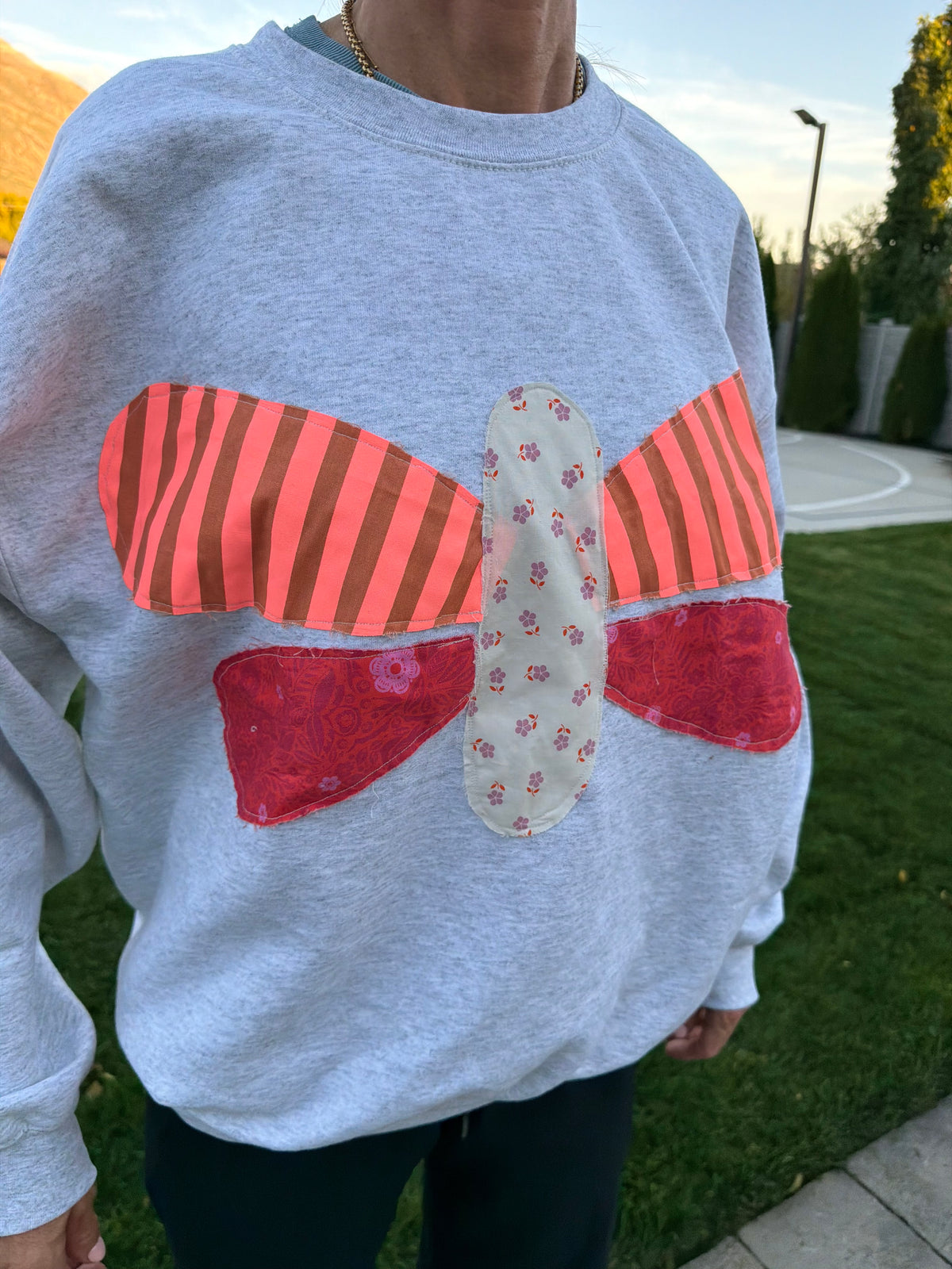 Butterfly crewneck! Size L